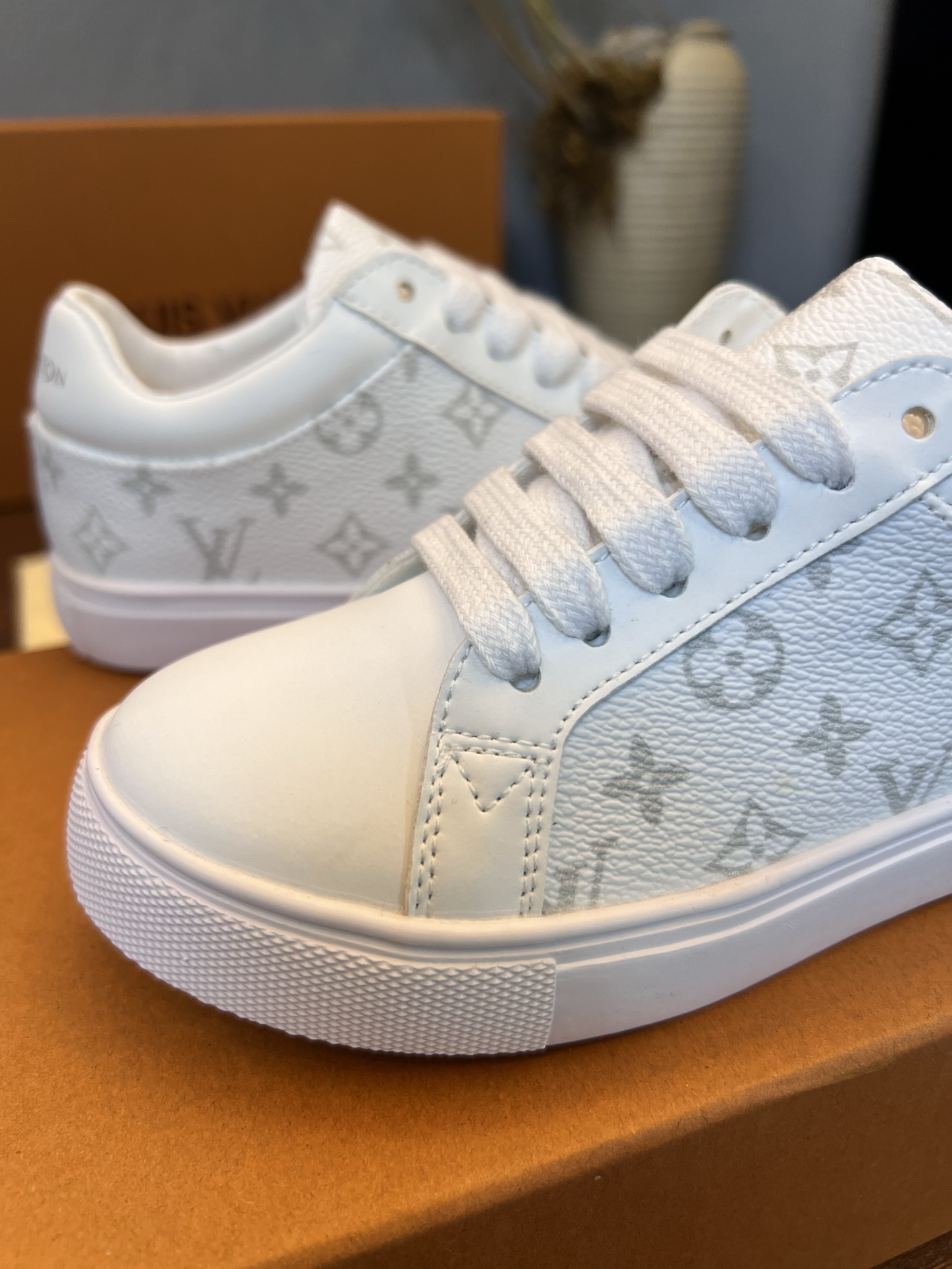 Children's shoes child